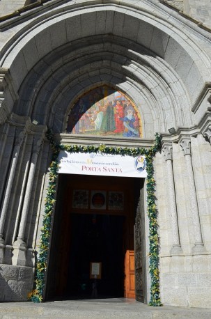 Re - porta Santa del Santuario della Madonna del Sangue