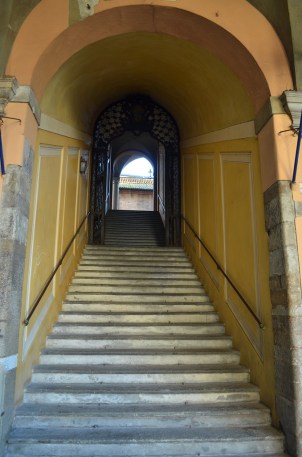scalone-ingresso-palazzo-comunale