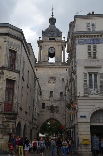 La Rochelle - Porta con orologio