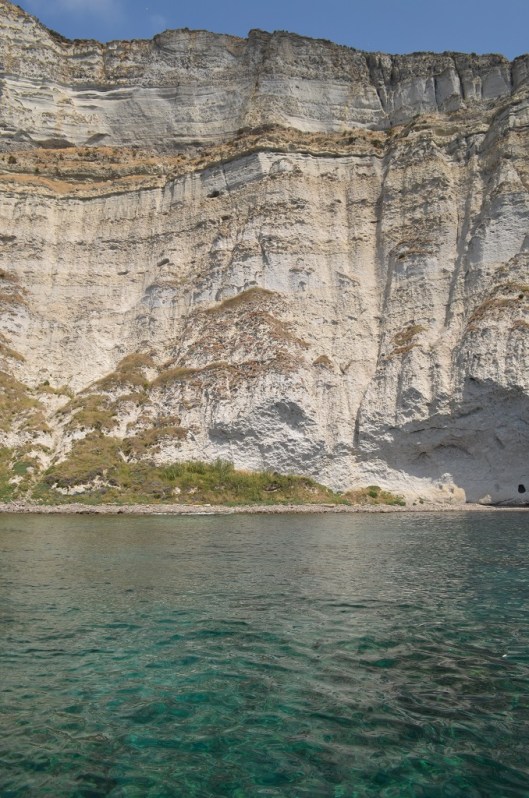 Scogliere in prossimità del faraglione di Mezzogiorno Palmarola