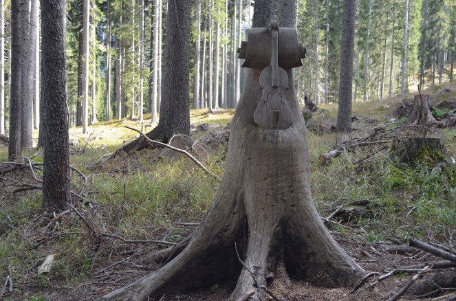 Sculture all'interno del Bosco che suona