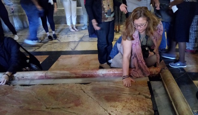 Pietra dell'unzione all'interno del Santo Sepolcro - Gerusalemme