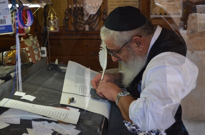 La trascrizione dei testi sacri a Masada