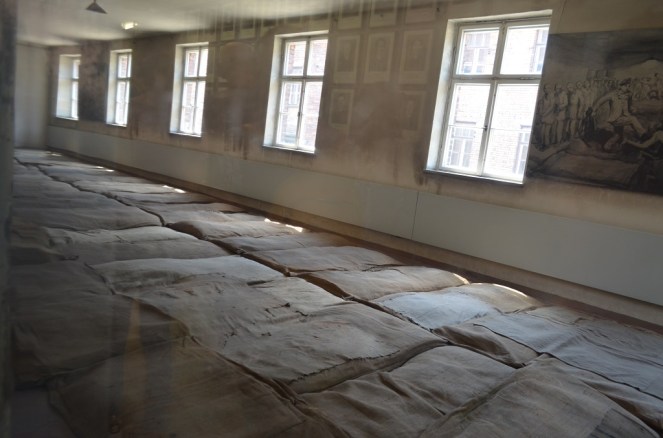 ...e si dormiva così -Auschwitz